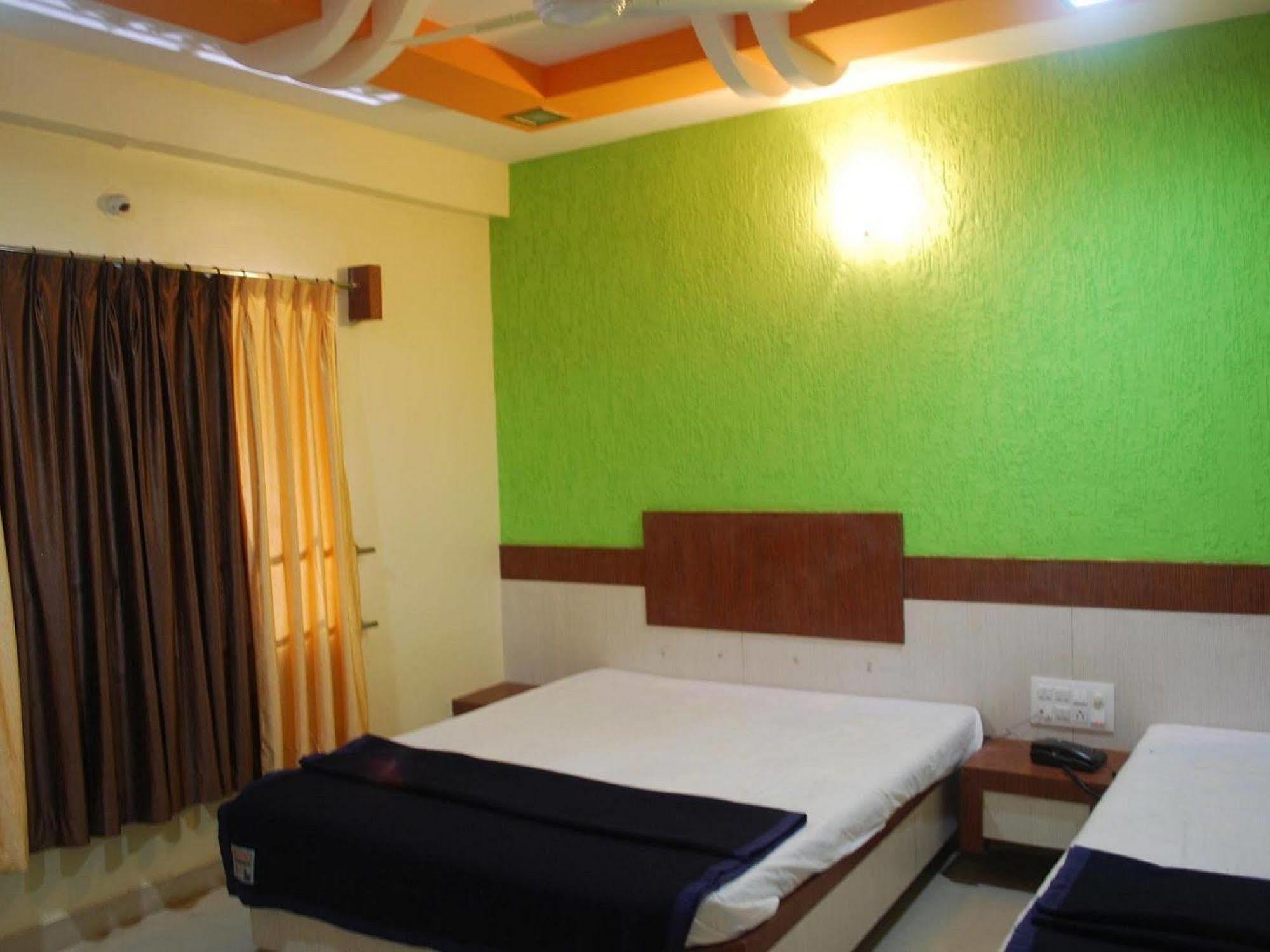Hotel Disha Palace Shirdi Ngoại thất bức ảnh