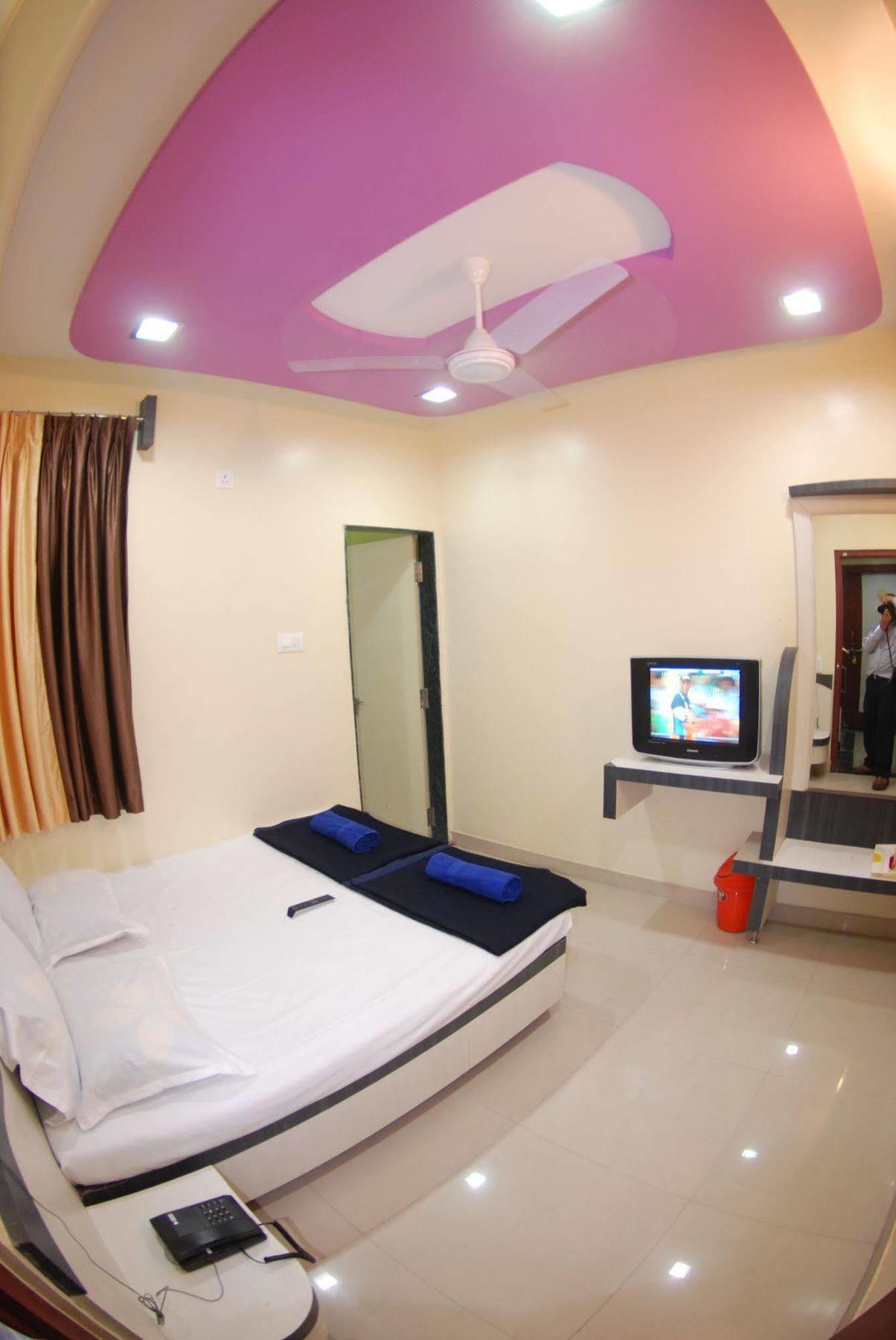 Hotel Disha Palace Shirdi Ngoại thất bức ảnh