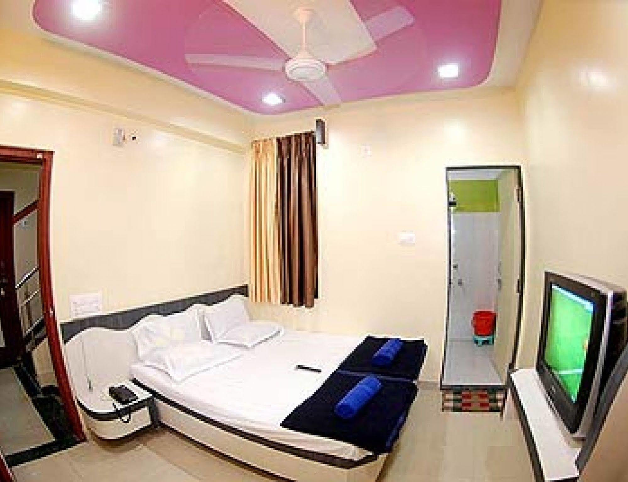 Hotel Disha Palace Shirdi Ngoại thất bức ảnh