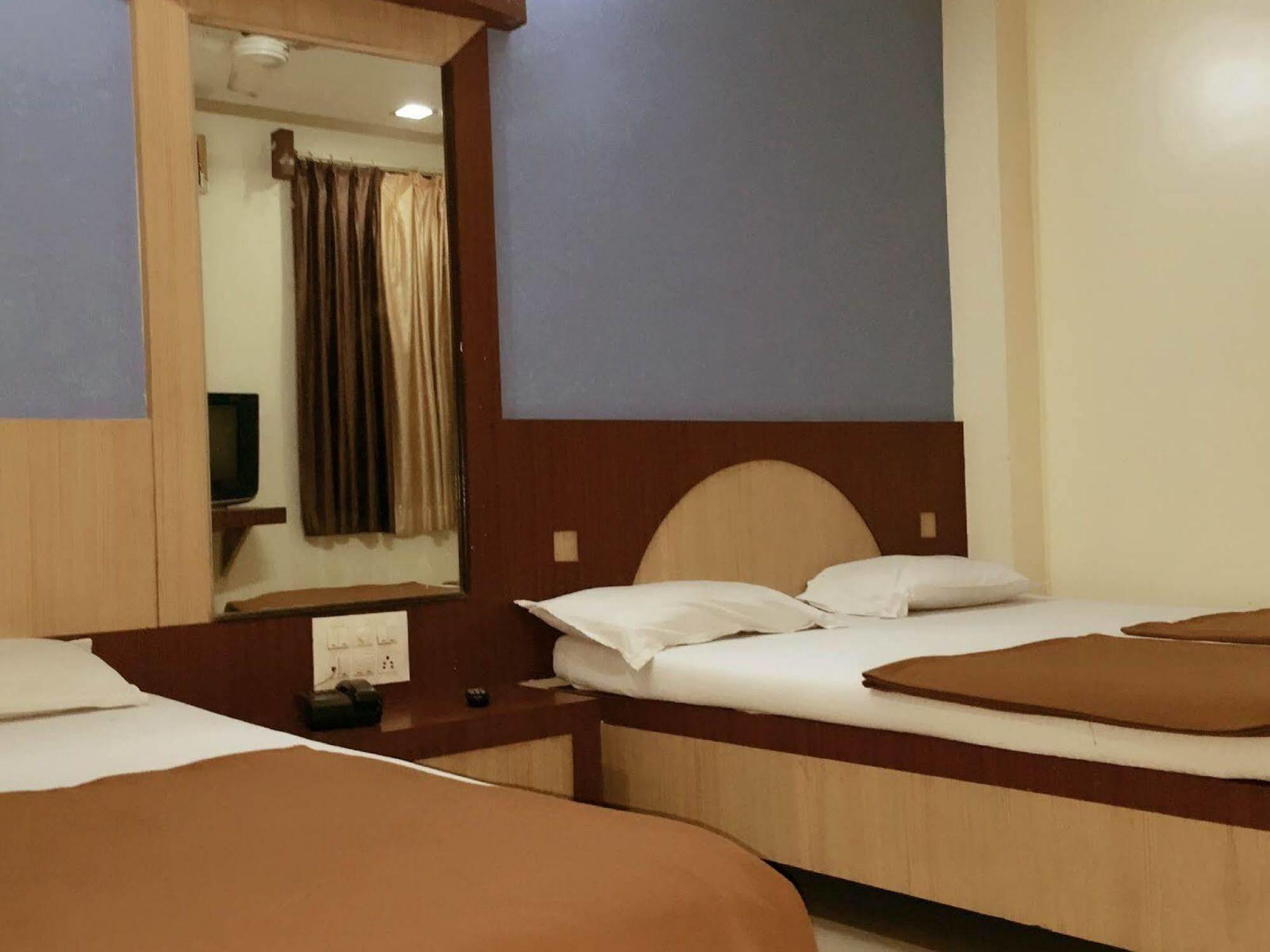Hotel Disha Palace Shirdi Ngoại thất bức ảnh