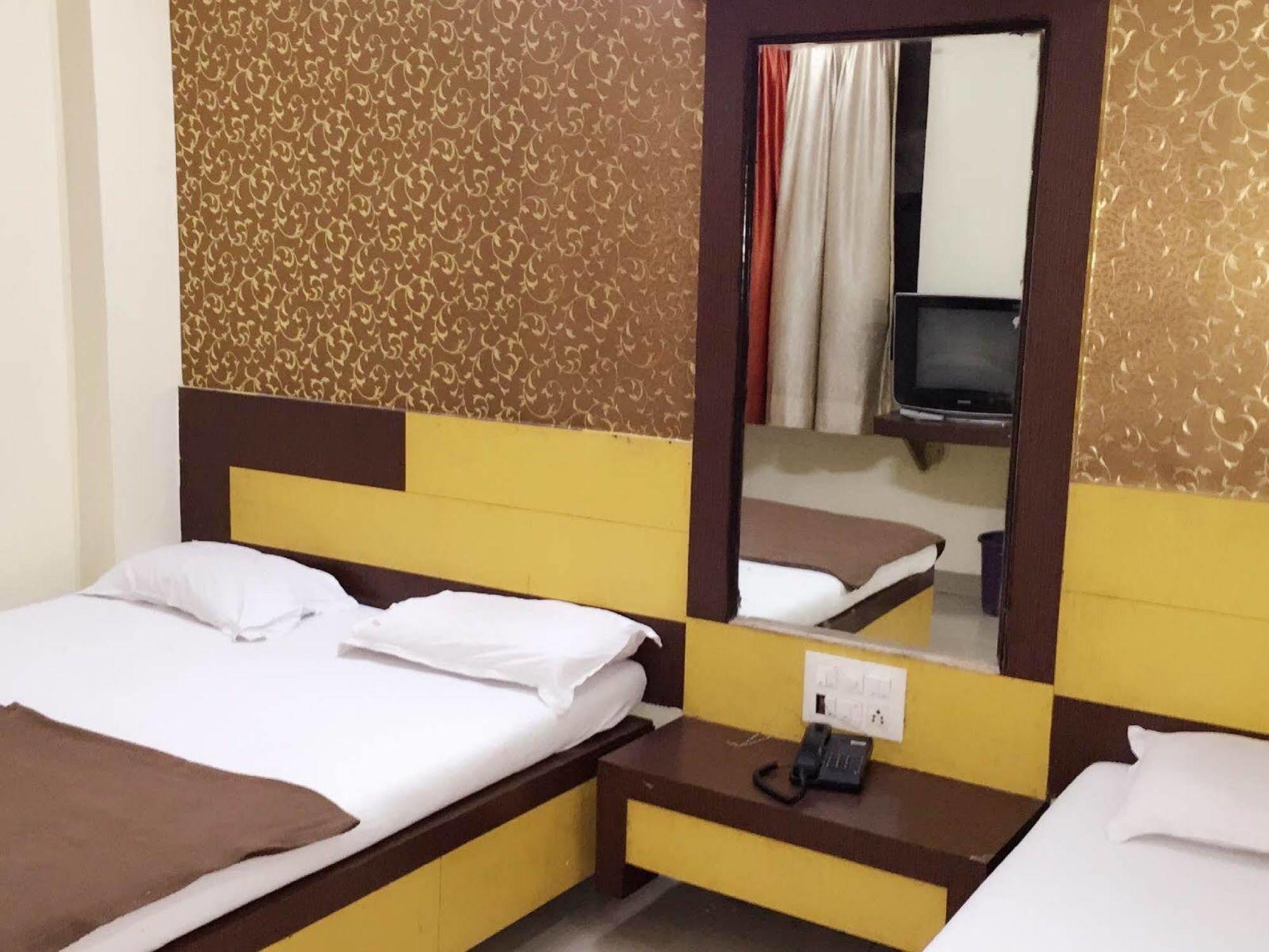 Hotel Disha Palace Shirdi Ngoại thất bức ảnh