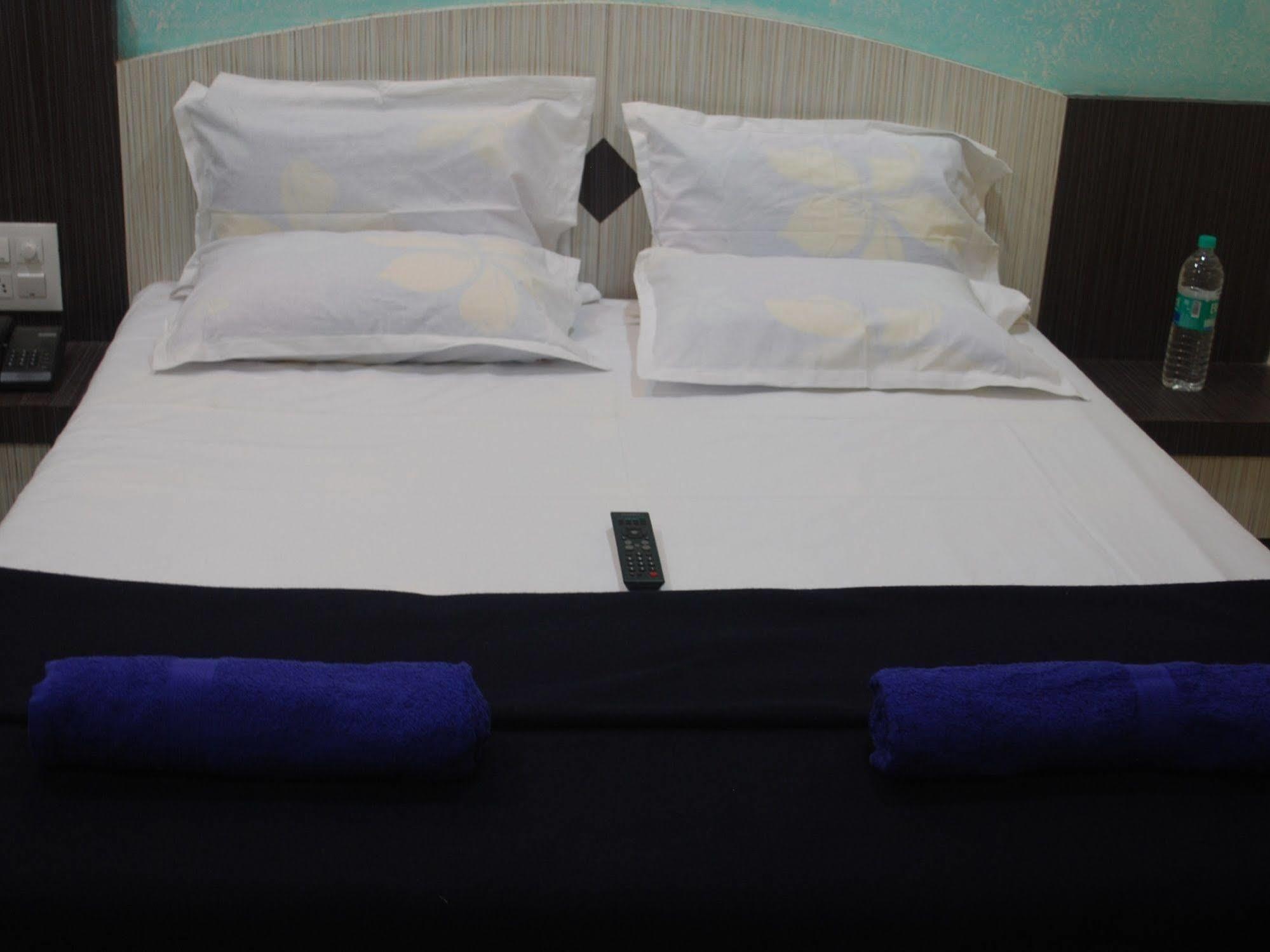 Hotel Disha Palace Shirdi Ngoại thất bức ảnh