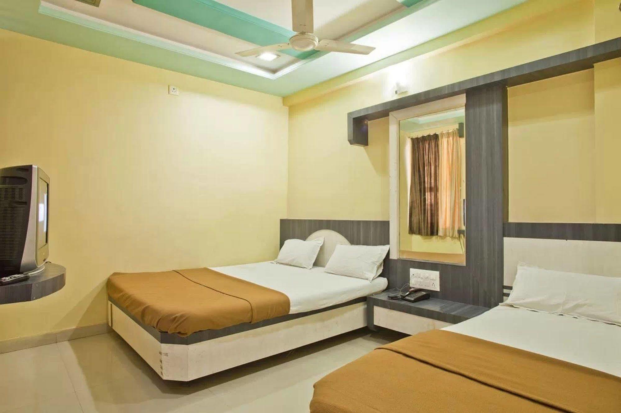 Hotel Disha Palace Shirdi Ngoại thất bức ảnh