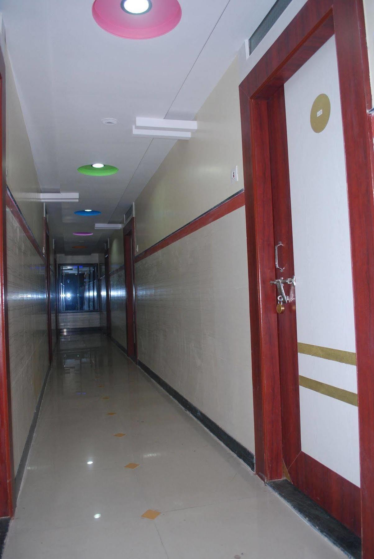 Hotel Disha Palace Shirdi Ngoại thất bức ảnh