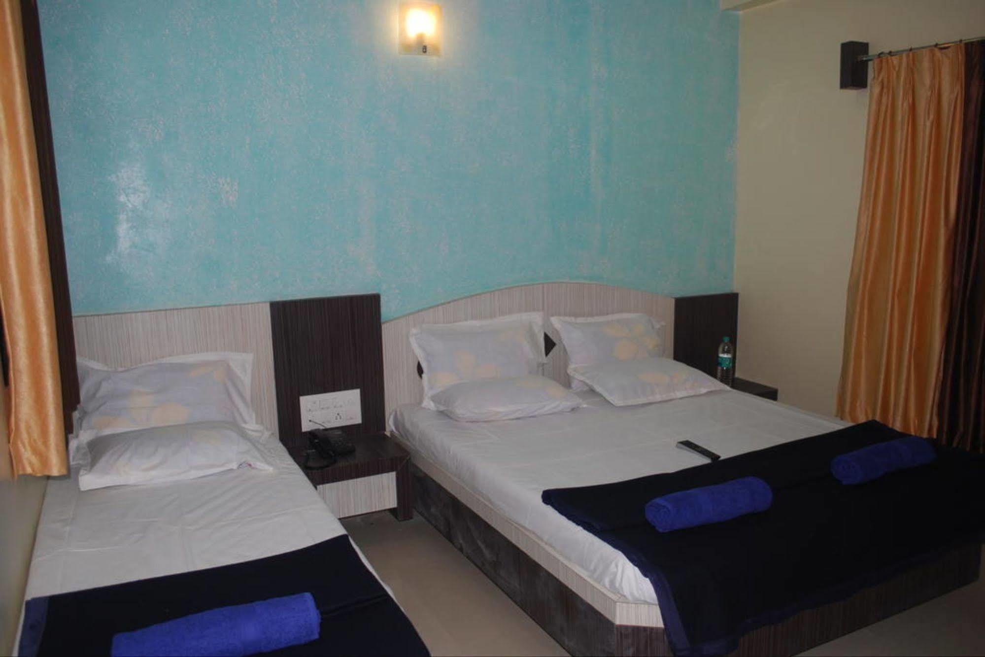 Hotel Disha Palace Shirdi Ngoại thất bức ảnh