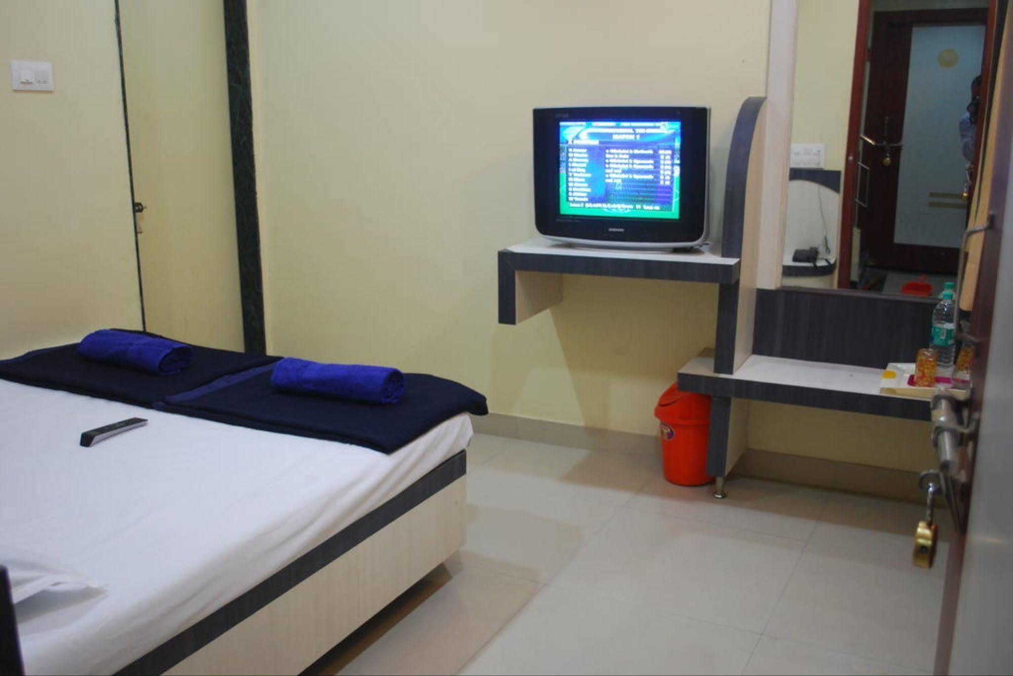 Hotel Disha Palace Shirdi Ngoại thất bức ảnh