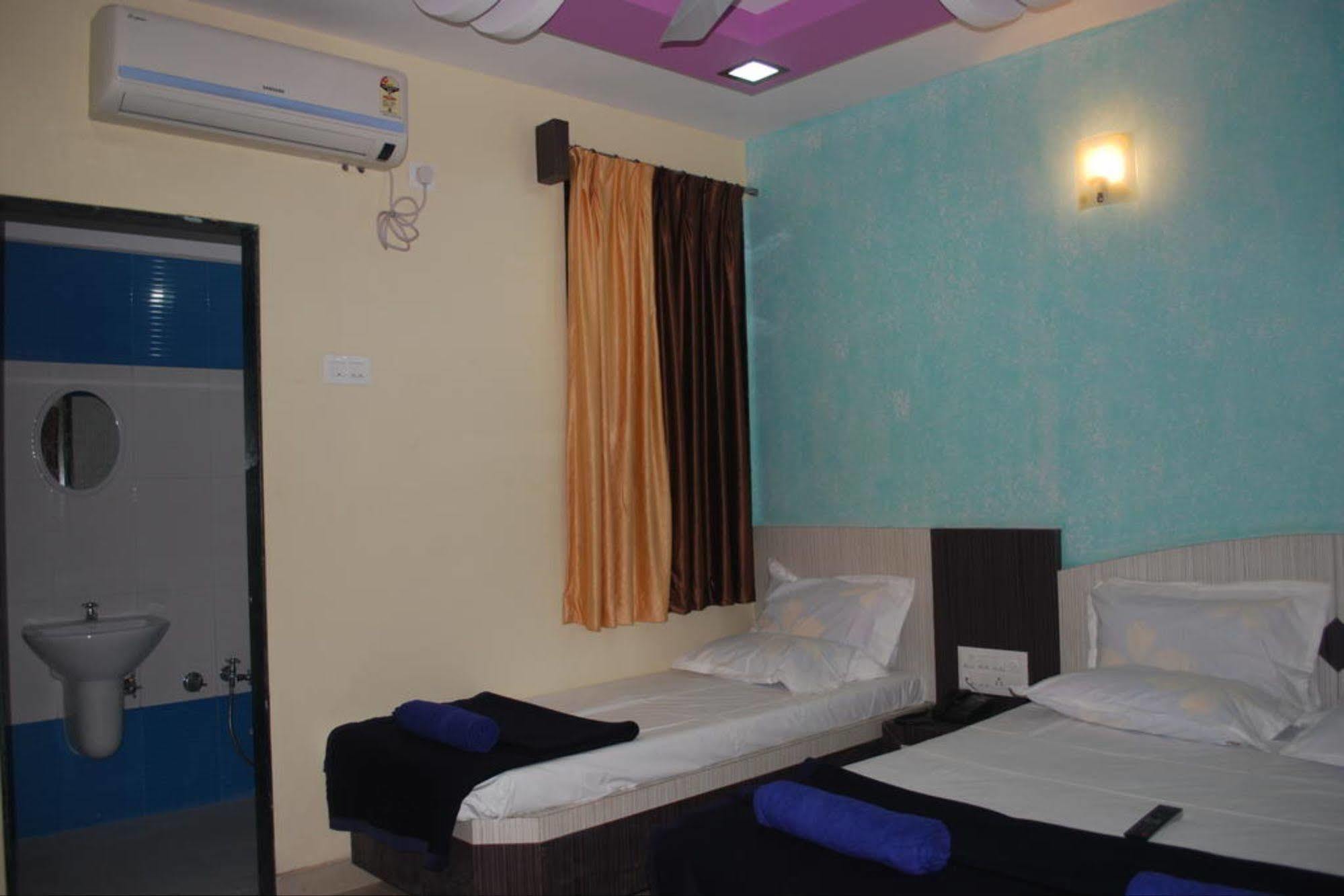 Hotel Disha Palace Shirdi Ngoại thất bức ảnh