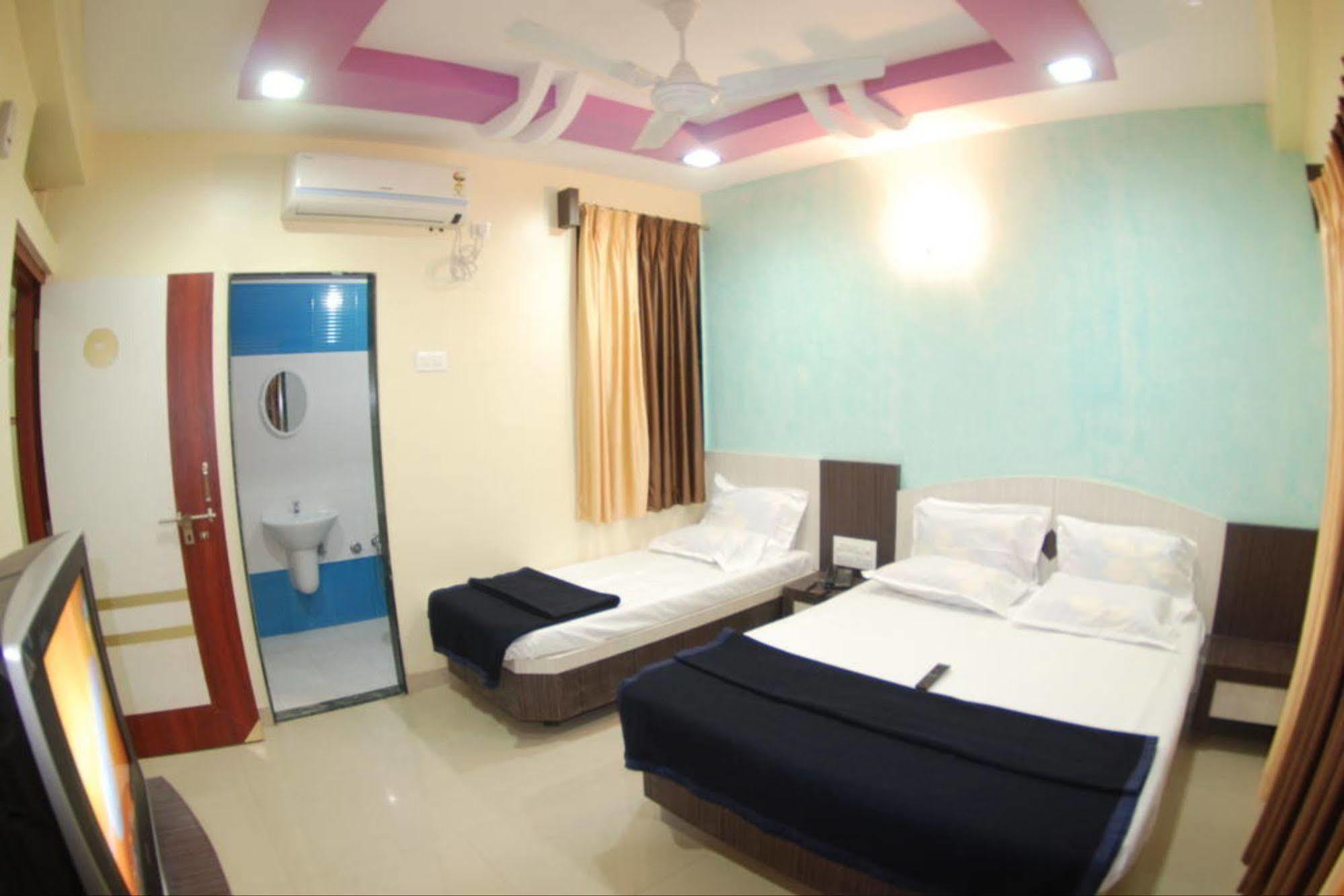 Hotel Disha Palace Shirdi Ngoại thất bức ảnh