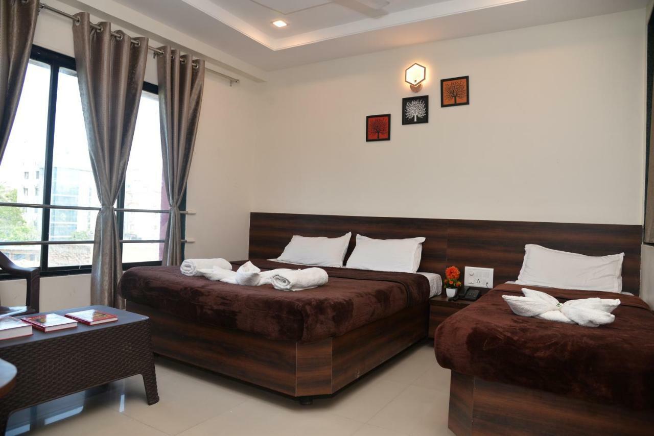 Hotel Disha Palace Shirdi Ngoại thất bức ảnh