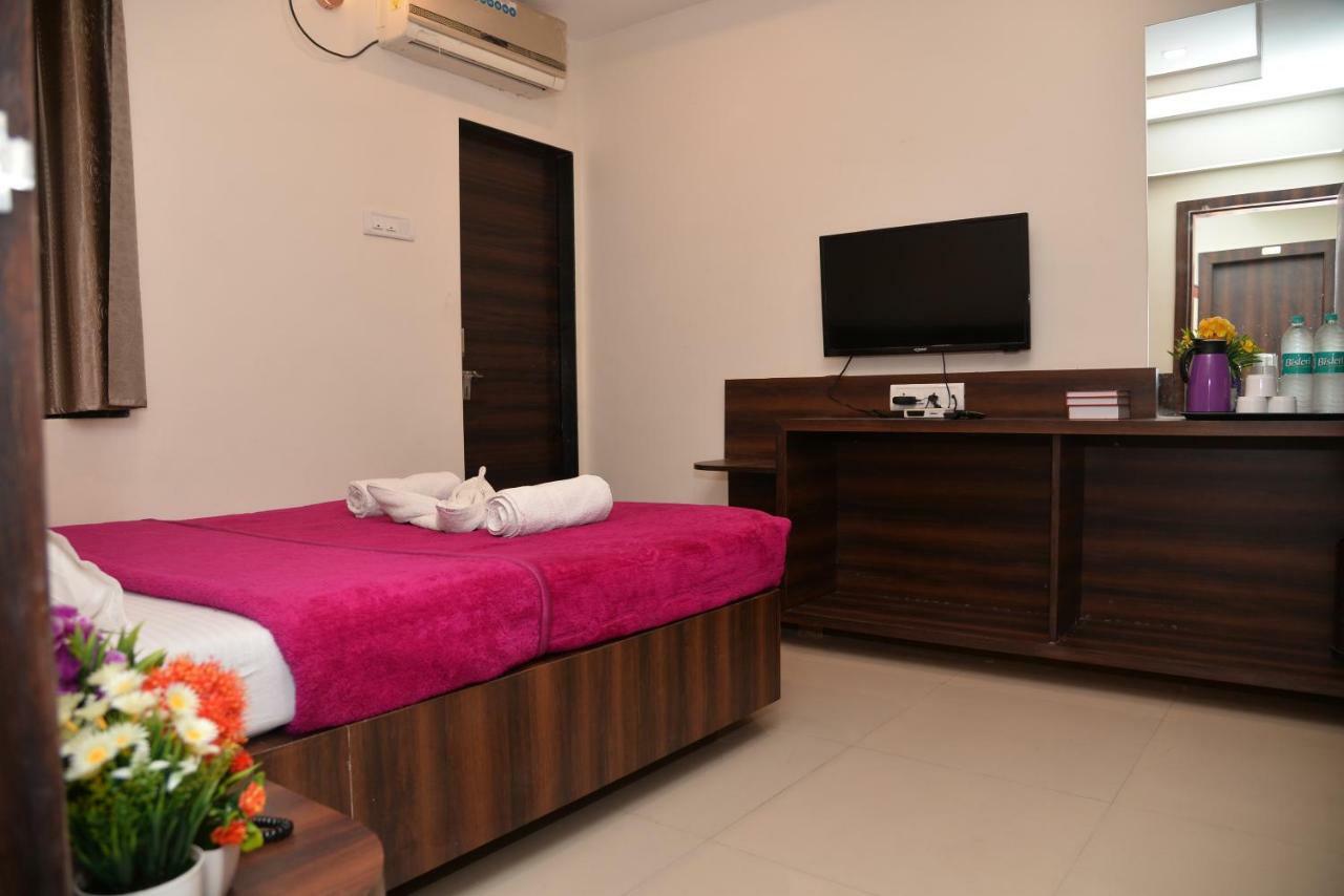 Hotel Disha Palace Shirdi Ngoại thất bức ảnh